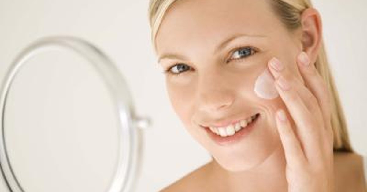 What are some vitamins that help reduce redness in the face?