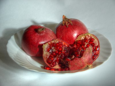 How to Eat a Pomegranate Fruit