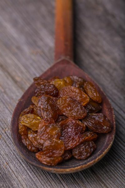 Should Diabetics Not Eat Raisins or Dried Dates?