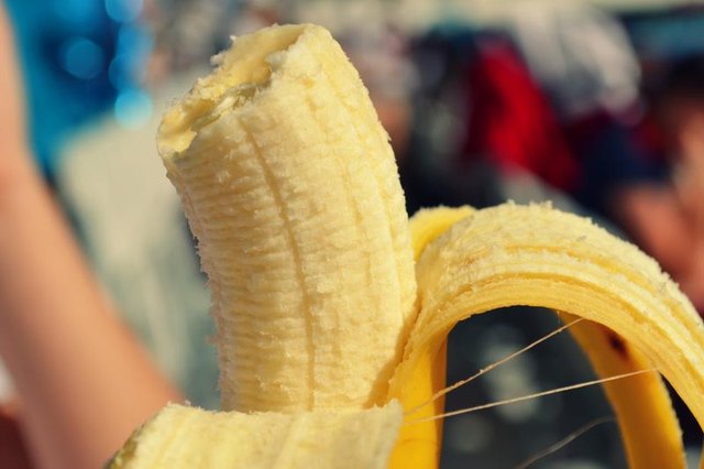 Banana Nutrition Guide and Health Benefits 