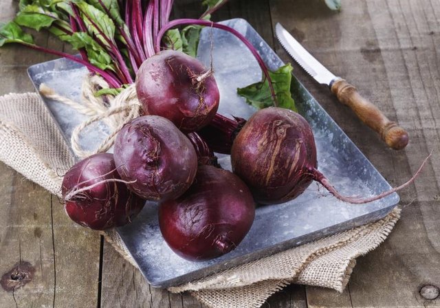 What Are the Benefits of Beet & Apple Juice?