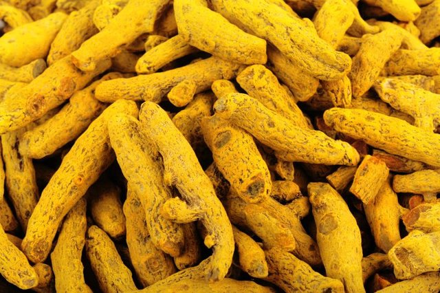 The Risks & Benefits of Taking Turmeric