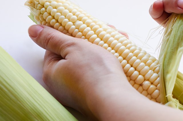 How to Cook Corn on the Cob on a Stovetop