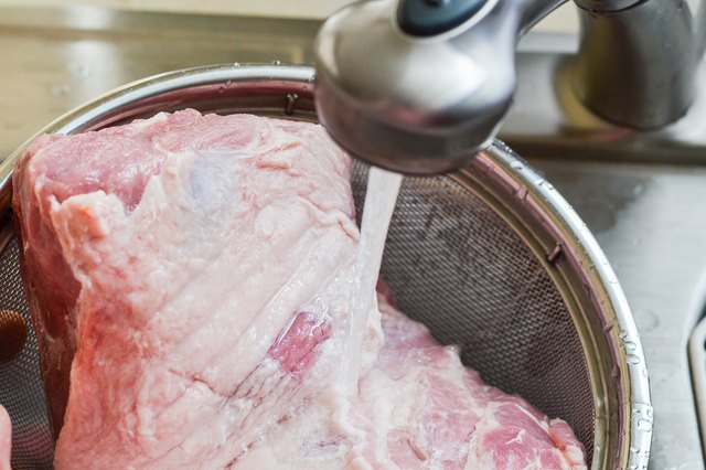 How to Cook a Boston Butt in a Crock Pot for a BBQ