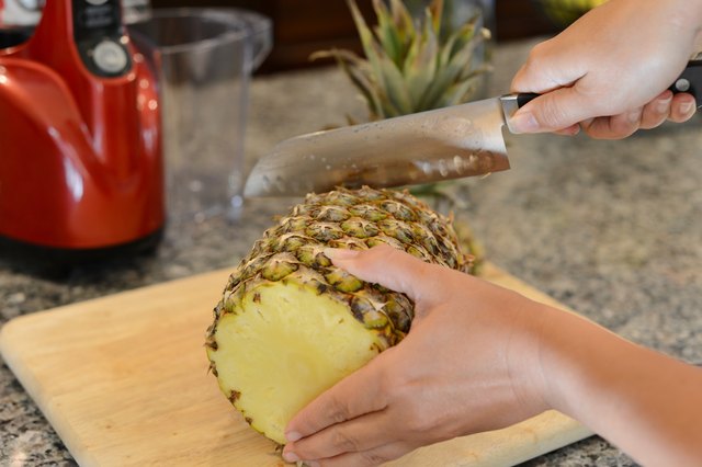 How to Juice Pineapple