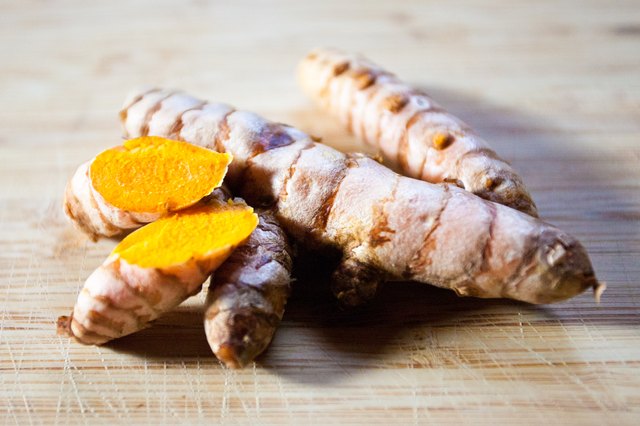 How to Use Fresh Turmeric Root Instead of Dried