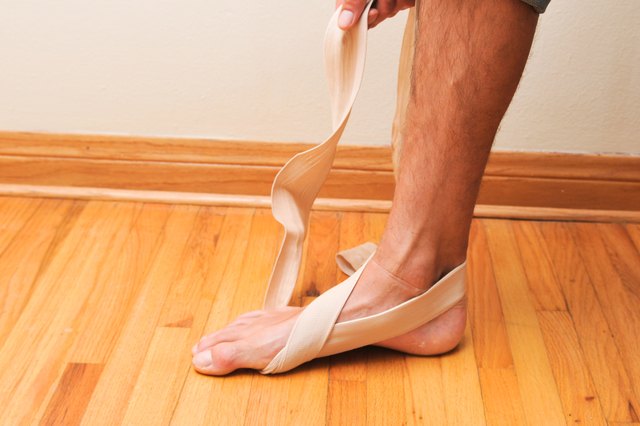 How to Use an Athletic Wrap for Foot Arches