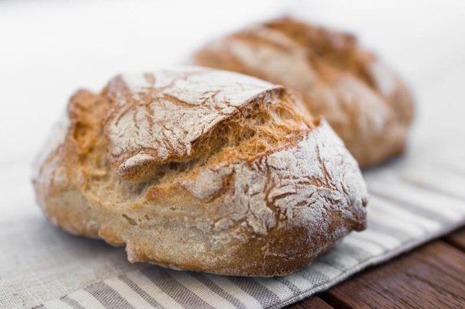 What are the nutrients found in bread?