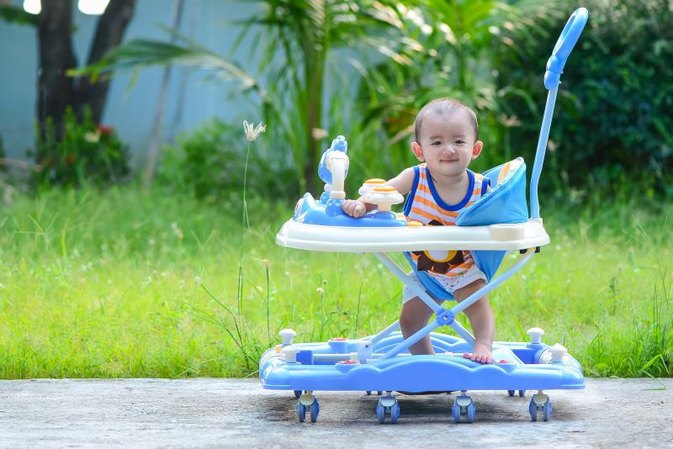 What Age Can a Baby Use a Baby Walker? | LIVESTRONG.COM