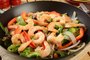 How to Stir Fry Chicken & Shrimp With Coconut Oil