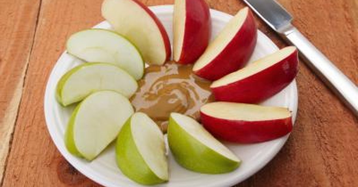 Are Apples With Peanut Butter Healthy? | LIVESTRONG.COM