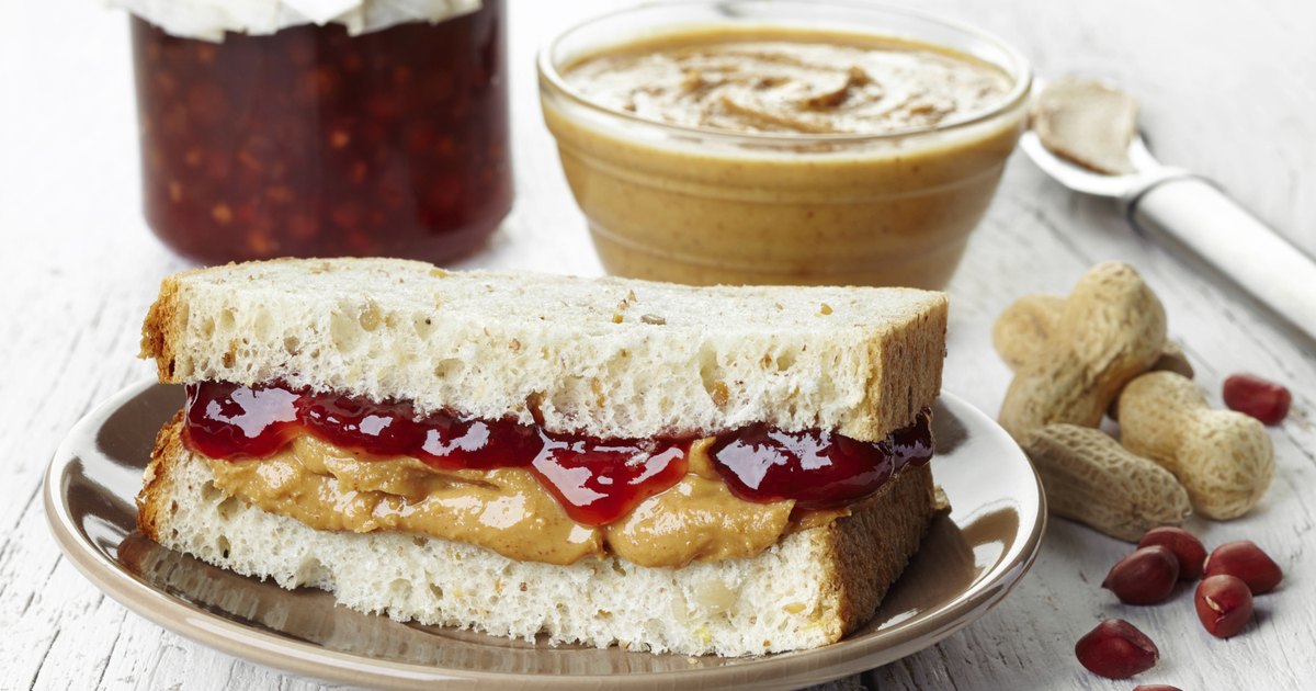 A Healthy Peanut Butter and Jelly Sandwich | LIVESTRONG.COM