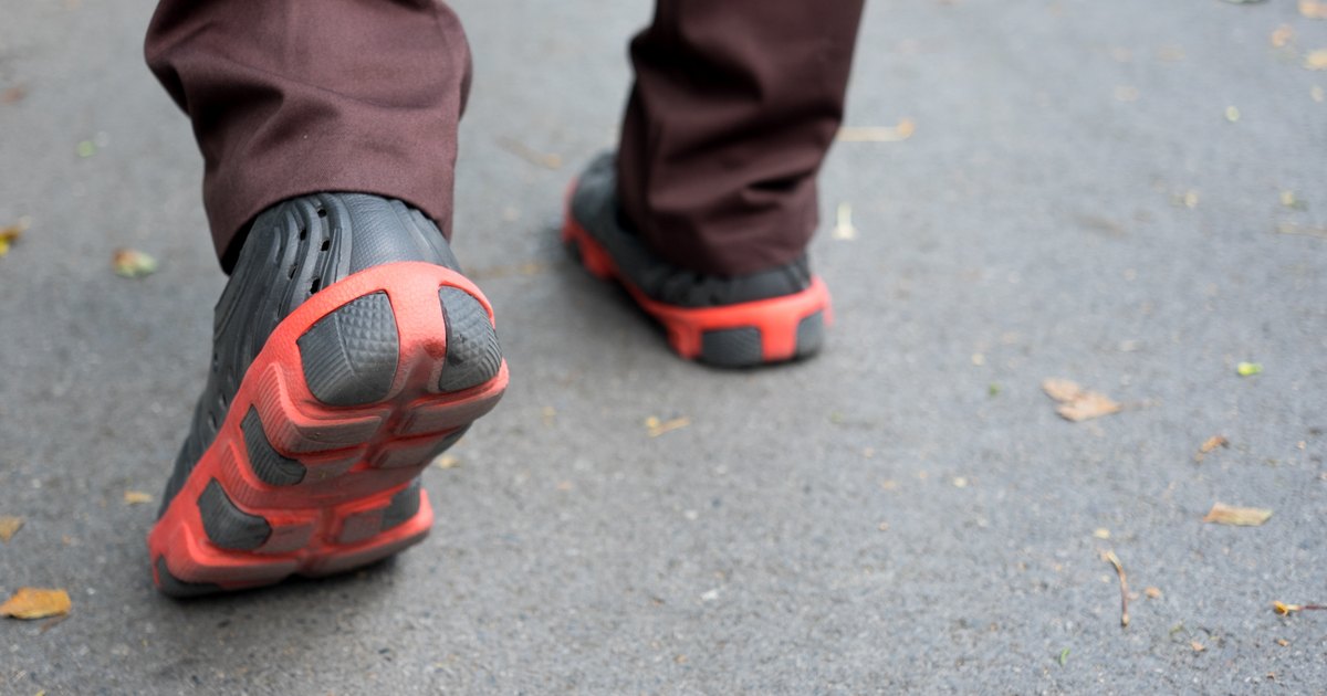 Walking Shoes & Foot Pain