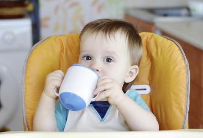 Apple Juice for Constipation in Babies | LIVESTRONG.COM