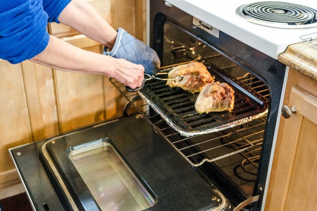 How to Broil Chicken in the Oven  LIVESTRONG.COM