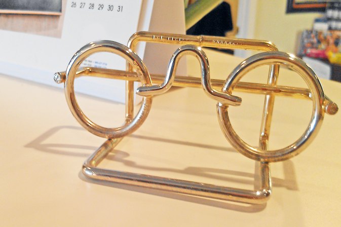 How to Adjust Plastic Eyeglass Frames | LIVESTRONG.COM