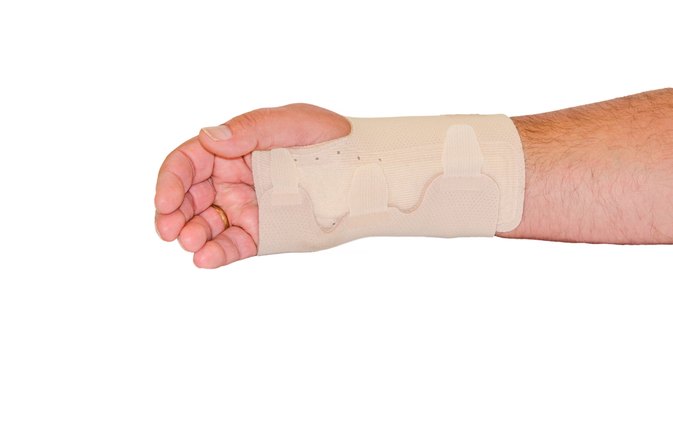 How to Care for a Broken Wrist at Home