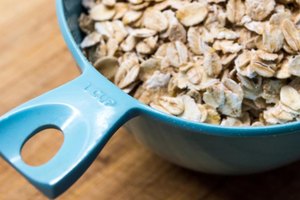 What Is the Difference Between Oat Bran & Whole Grain Oats ...