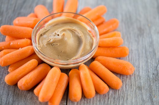 2. Peanut Butter and Baby Carrots (190 calories)